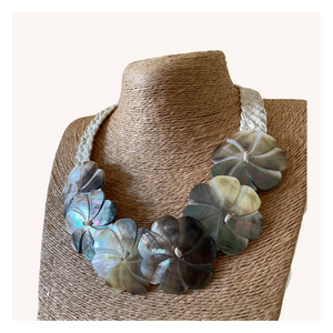 Aute Hibiscus Shell Necklace