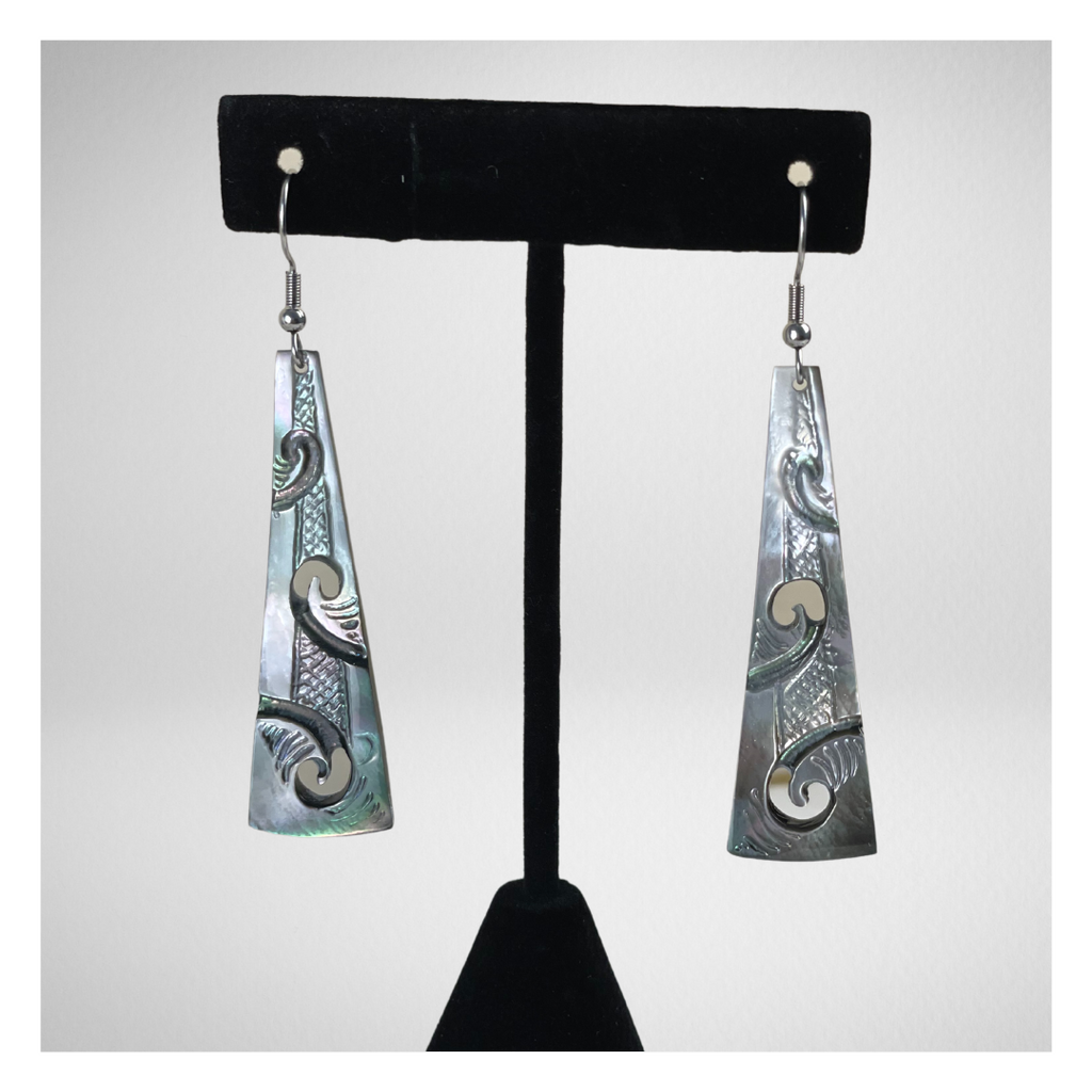 Vairea Mother of Pearl Earrings